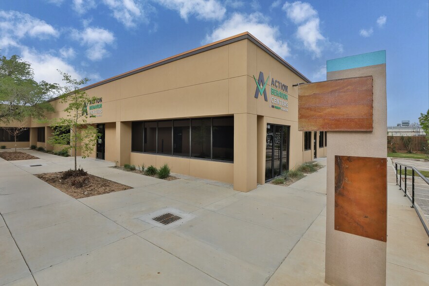 16441 Space Center Blvd, Houston, TX à louer - Photo du bâtiment - Image 2 de 11