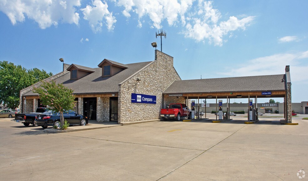 1663 W Henderson St, Cleburne, TX à louer - Photo du bâtiment - Image 3 de 6