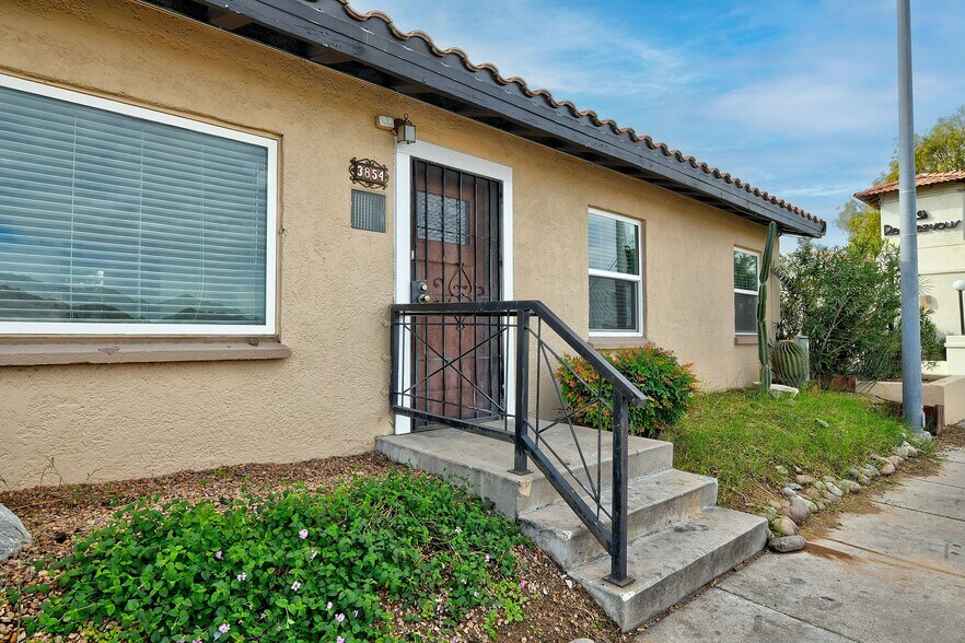 3854 E Fort Lowell Rd, Tucson, AZ à vendre - Photo du bâtiment - Image 3 de 33