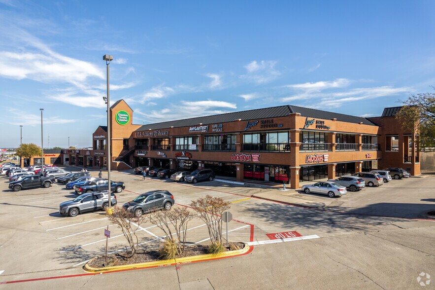 2219 S Loop 288, Denton, TX à louer - Photo du bâtiment - Image 2 de 5