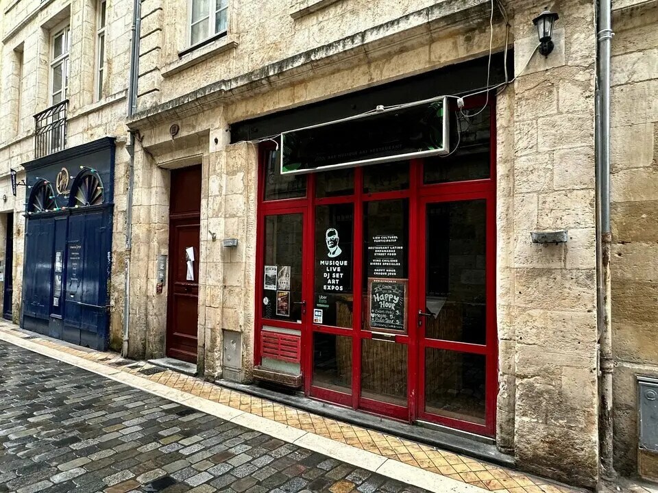 Retail in Bordeaux for lease Building Photo- Image 1 of 4