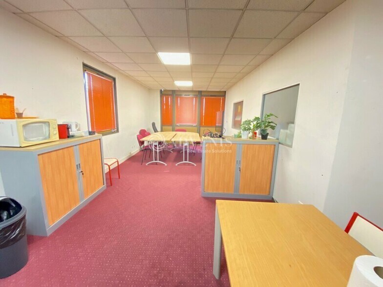 Flex in Croissy-Beaubourg for sale - Interior Photo - Image 3 of 3