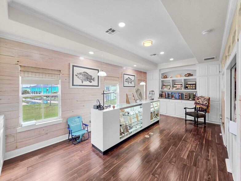970 Surfside, Crystal Beach, TX à vendre - Photo du bâtiment - Image 3 de 23