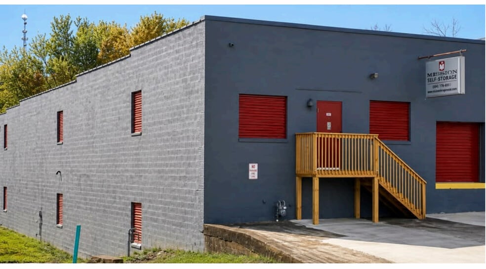 Self-Storage Portfolio portfolio of 2 properties for sale on LoopNet.ca - Building Photo - Image 1 of 3