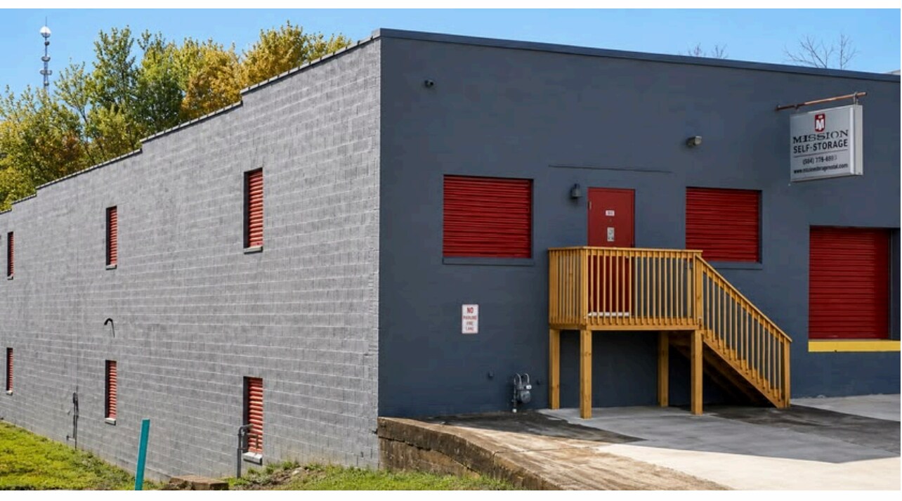 Self-Storage Portfolio portefeuille de 2 propriétés à vendre sur LoopNet.ca Photo du bâtiment- Image 1 de 4