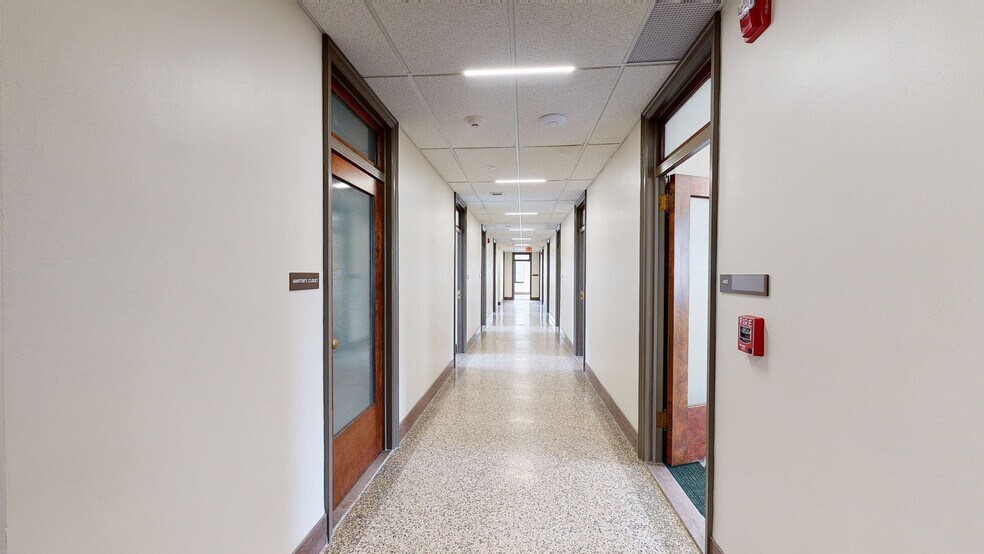 E 200 E State Street, Ithaca, NY à louer - Numérisation 3D de Matterport - Image 2 de 21