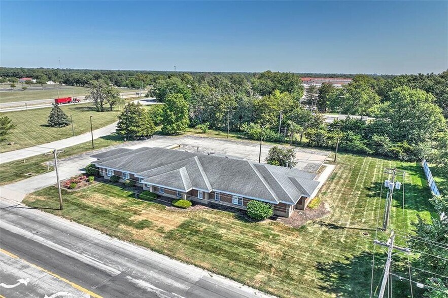 330 N Wyckles St, Decatur, IL à vendre - Photo du bâtiment - Image 2 de 8