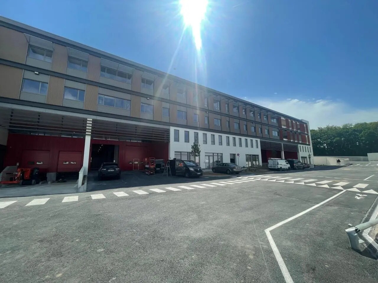 Flex in Bobigny for lease Building Photo- Image 1 of 21