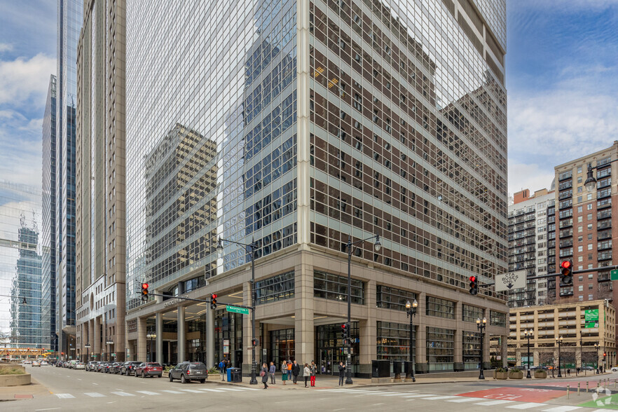 101 N Wacker Dr, Chicago, IL for lease - Building Photo - Image 1 of 4