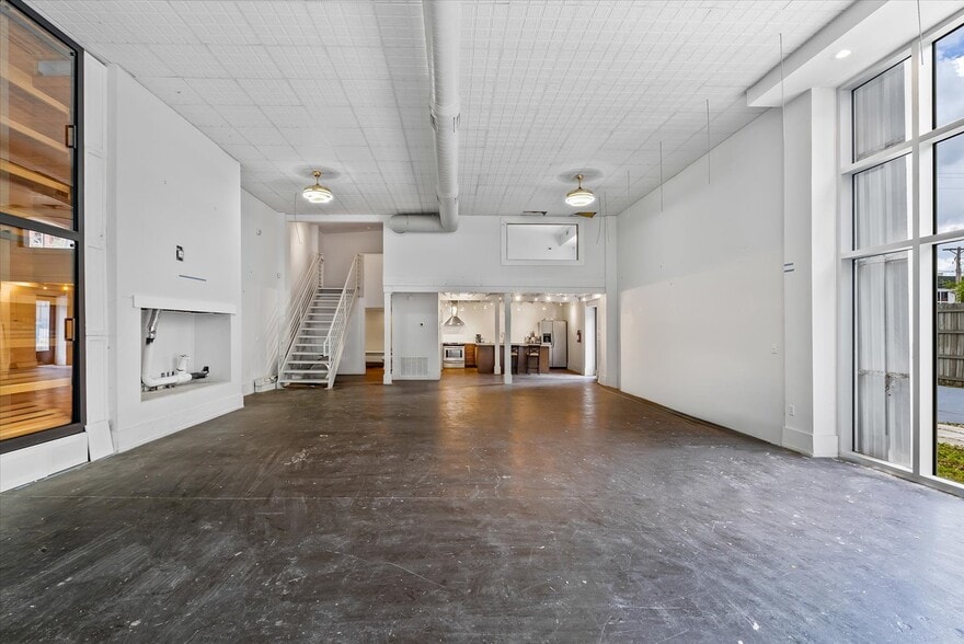 1517 E 5th Ave, Tampa, FL for sale - Interior Photo - Image 3 of 37