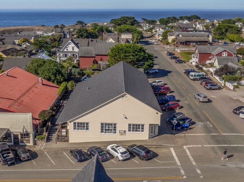 10470 Lansing St, Mendocino, CA à vendre - Photo du bâtiment - Image 2 de 24