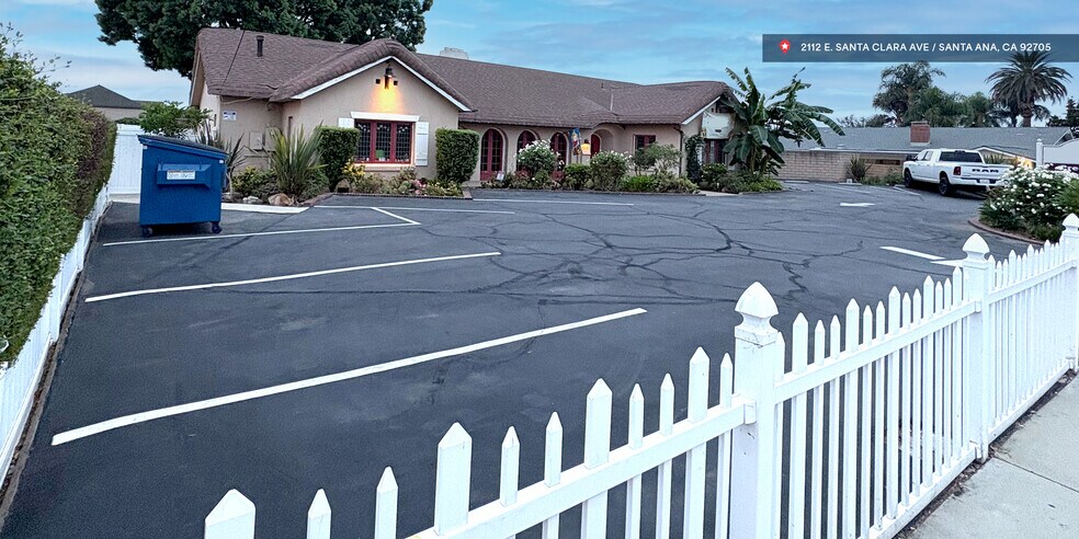 2112 E Santa Clara Ave, Santa Ana, CA à louer - Photo du bâtiment - Image 2 de 5
