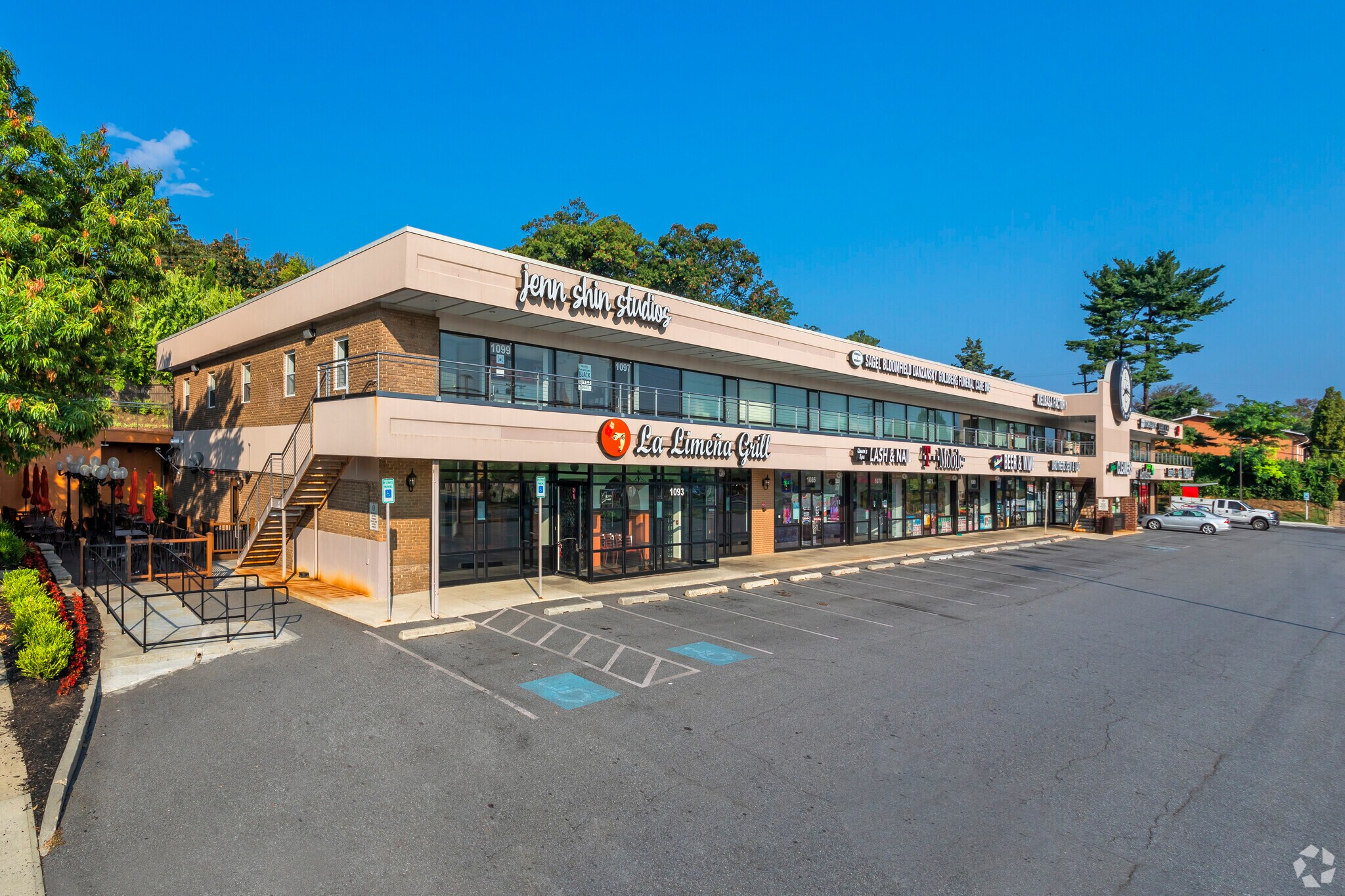 1043-1099 Rockville Pike, Rockville, MD à louer Photo du bâtiment- Image 1 de 7