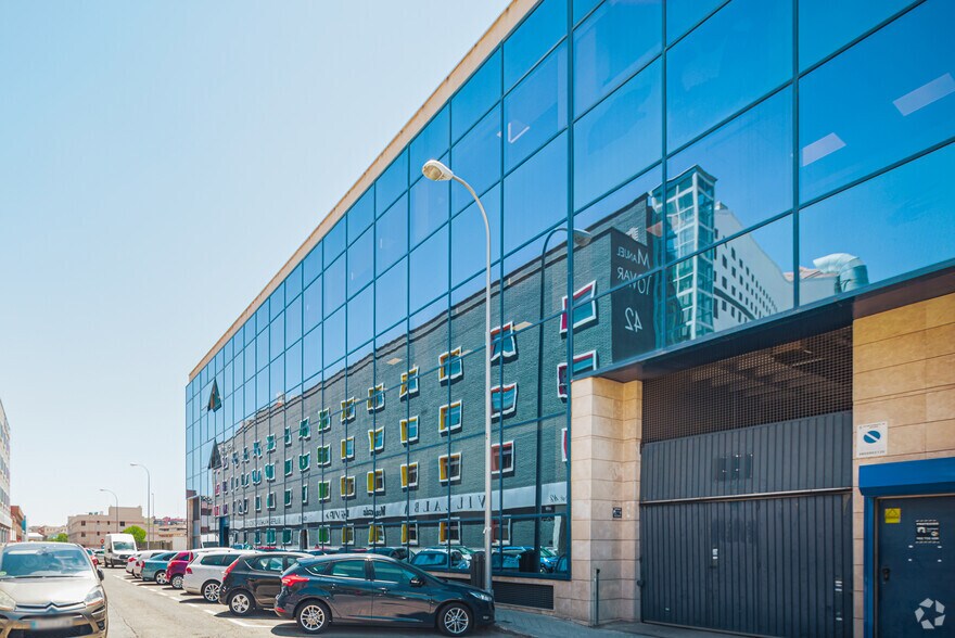 Calle de Manuel Tovar, 49, Madrid, Madrid à louer - Photo du bâtiment - Image 2 de 24