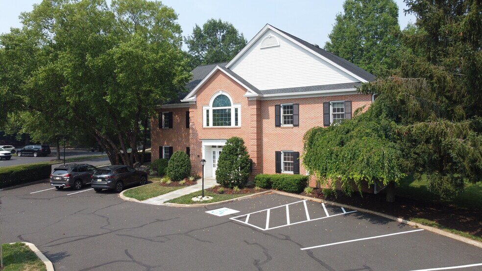 200 S Clinton St, Doylestown, PA for lease - Building Photo - Image 1 of 8