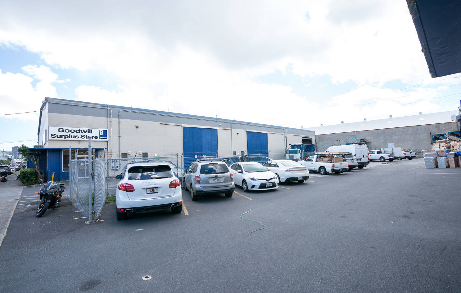 1366 Kaumualii St, Honolulu, HI for lease Primary Photo- Image 1 of 5