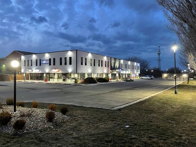 Plus de détails pour 1300 Cummins Rd, Des Moines, IA - Bureau/Commerce de détail à louer