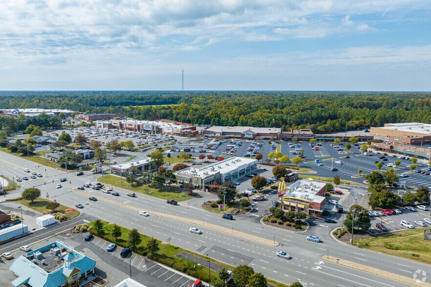 12540 Jefferson Davis Hwy, Chester, VA à louer - Aérien - Image 2 de 7