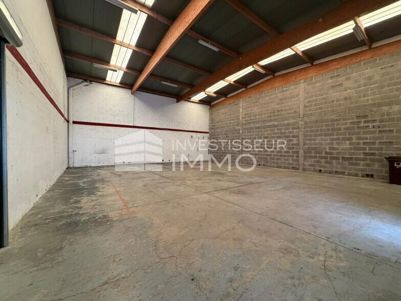 Flex in Emerainville for lease - Interior Photo - Image 2 of 6