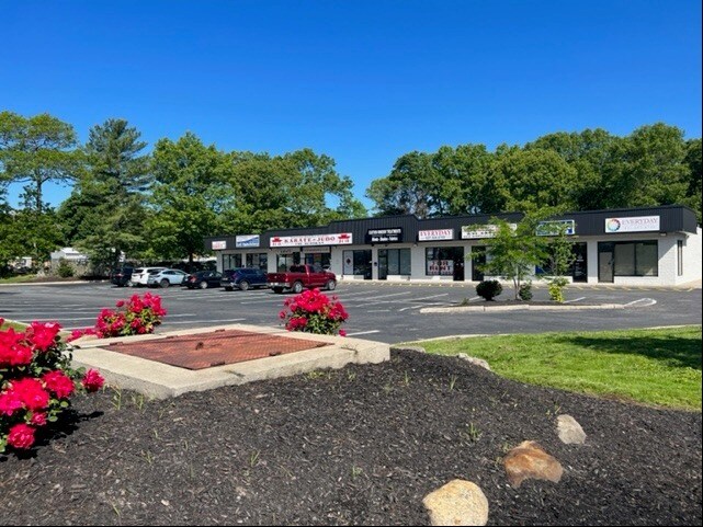 155-173 Middle Country Rd, Middle Island, NY à louer - Photo du bâtiment - Image 3 de 4