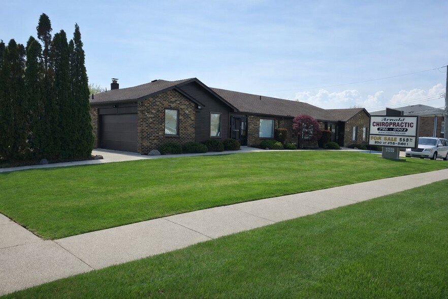 31930-31936 Harper Ave, Saint Clair Shores, MI à louer - Photo principale - Image 1 de 3