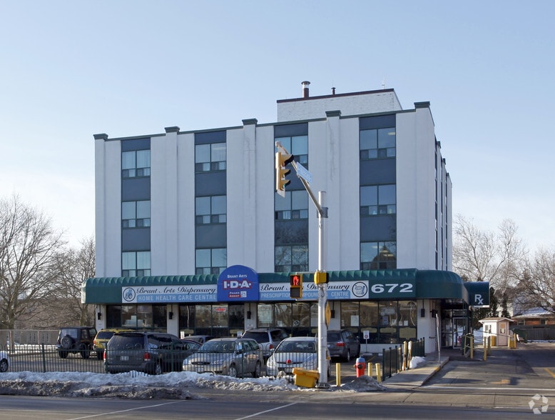 672 Brant St, Burlington, ON for lease - Building Photo - Image 2 of 2