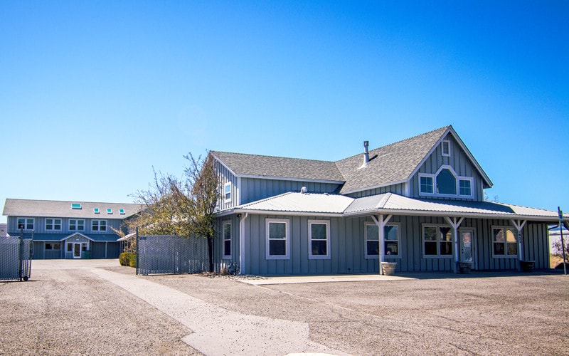 1929 & 1925 E Prater Way portfolio of 2 properties for sale on LoopNet.ca Primary Photo- Image 1 of 2