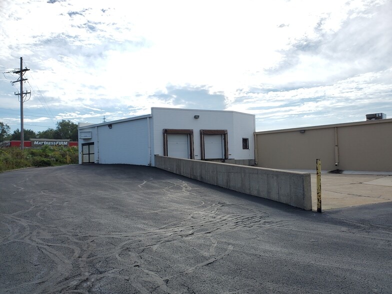 1920 Edinboro Rd, Erie, PA à louer - Photo du bâtiment - Image 3 de 20