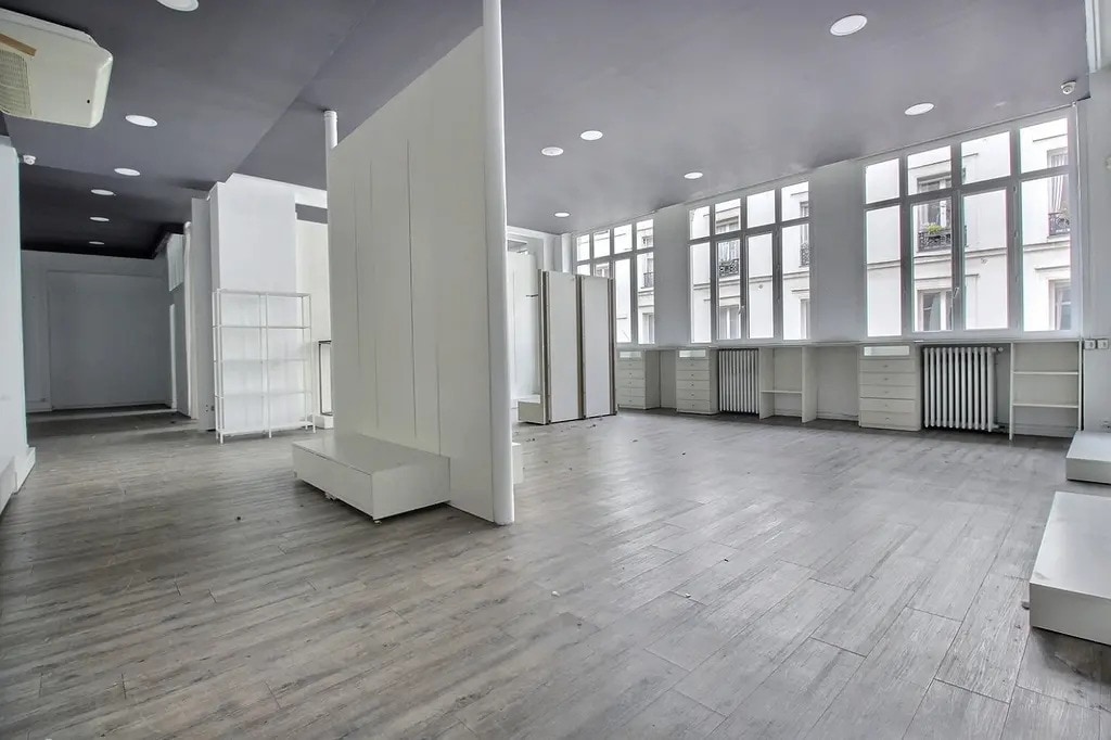 Office in Paris for lease Building Photo- Image 1 of 12