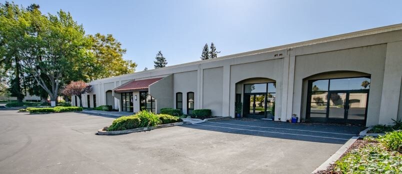 2065 Martin Ave, Santa Clara, CA à louer Photo principale- Image 1 de 4