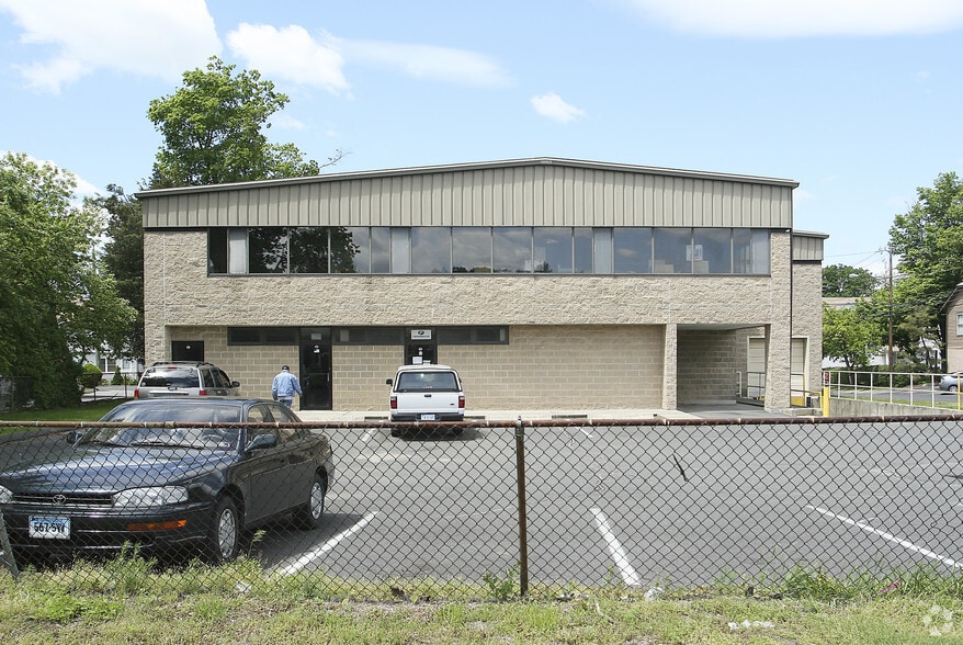 17 Broad St, Norwalk, CT for lease - Building Photo - Image 2 of 19