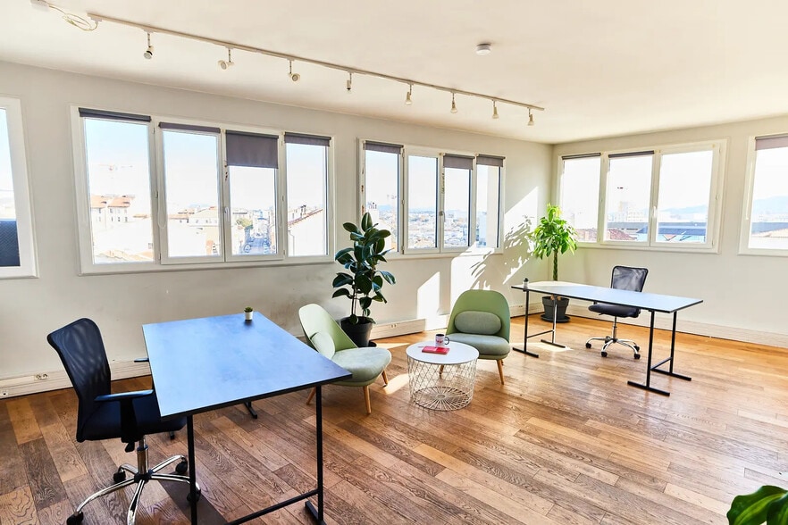 Office in Marseille for lease - Interior Photo - Image 3 of 3