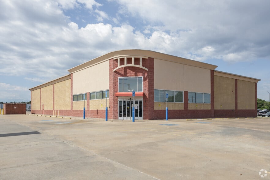 8010 E 51st St, Tulsa, OK for lease - Primary Photo - Image 1 of 6