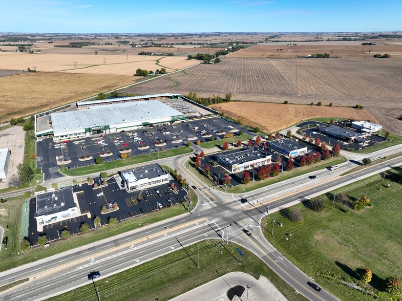4406 E Lincolnway, Sterling, IL for lease - Building Photo - Image 3 of 7