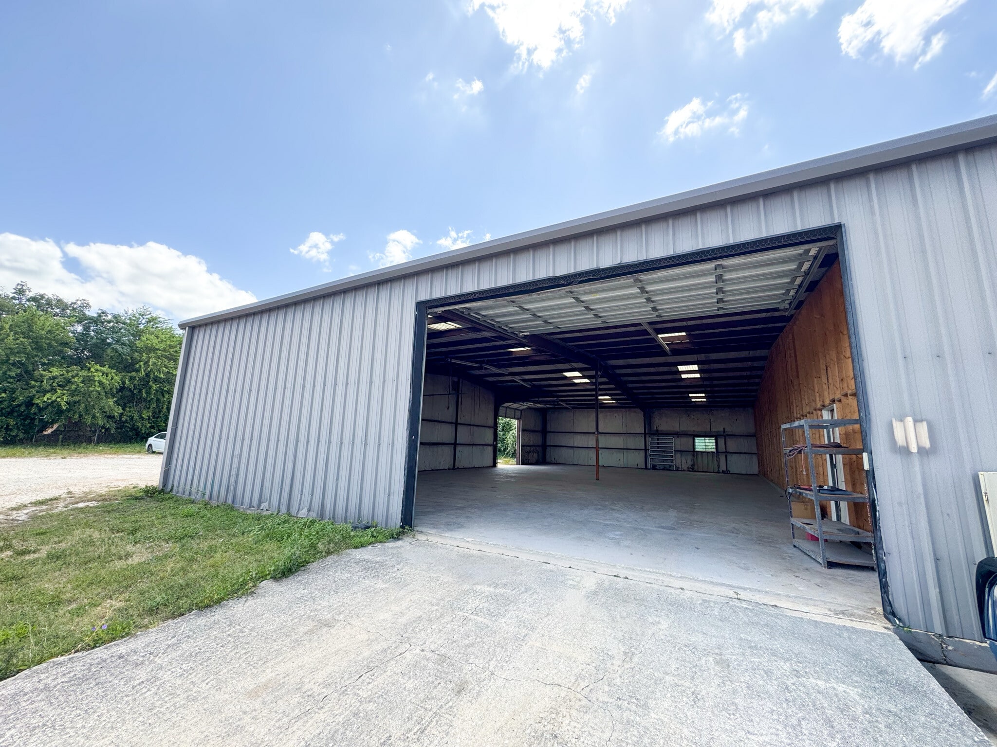 124 Industrial Dr, Boerne, TX for lease Interior Photo- Image 1 of 4