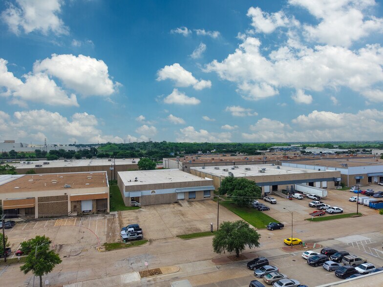 2100 Exchange Dr, Arlington, TX à louer - Photo du bâtiment - Image 2 de 5