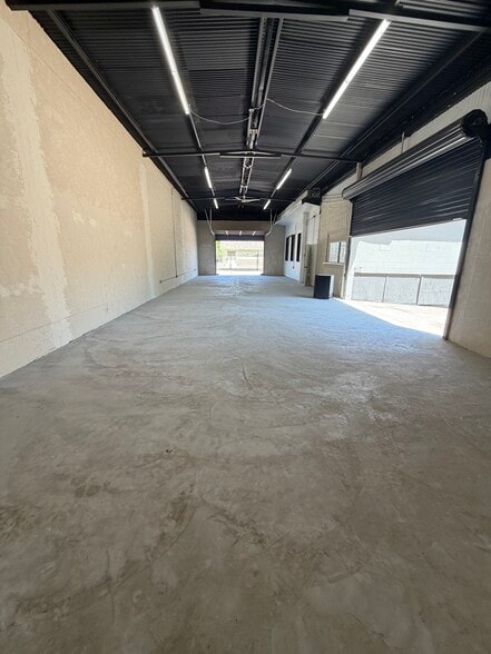 1850 E Houston St, San Antonio, TX à louer - Photo du bâtiment - Image 1 de 10