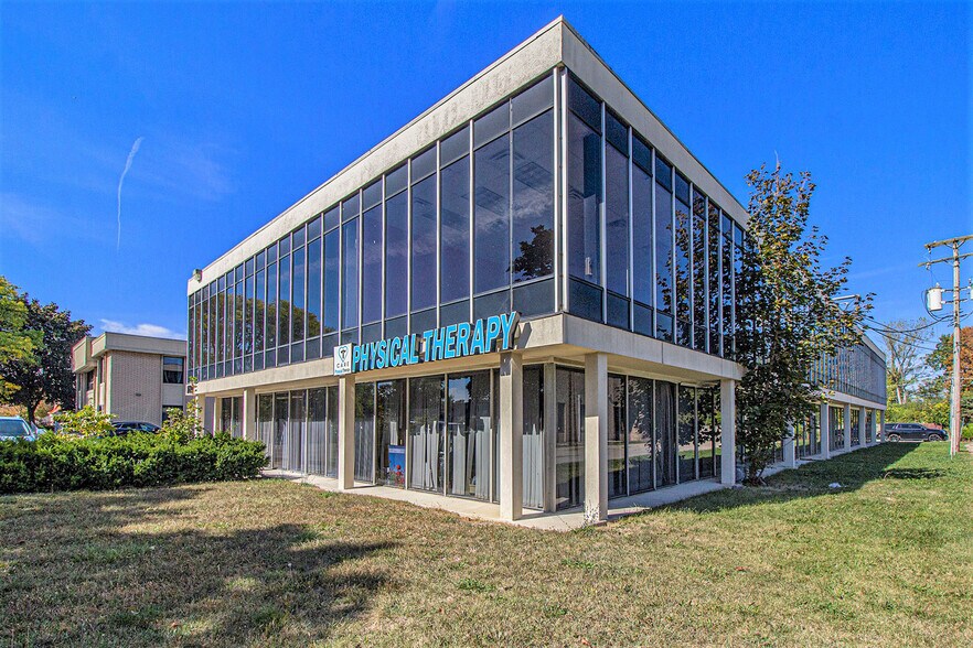 17220 W 12 Mile Rd, Southfield, MI à louer - Photo du bâtiment - Image 1 de 15