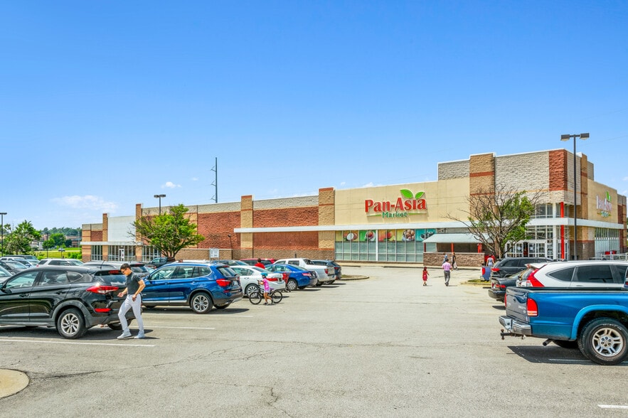 12040 Metcalf Ave, Overland Park, KS for lease - Building Photo - Image 2 of 7