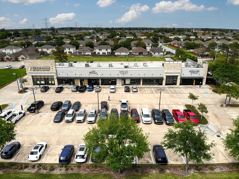 11411 N Sam Houston Pky E, Humble, TX for lease - Building Photo - Image 1 of 8