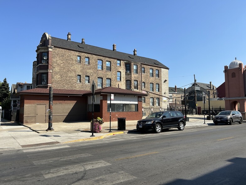 3126 W 26th St, Chicago, IL for lease - Building Photo - Image 1 of 3