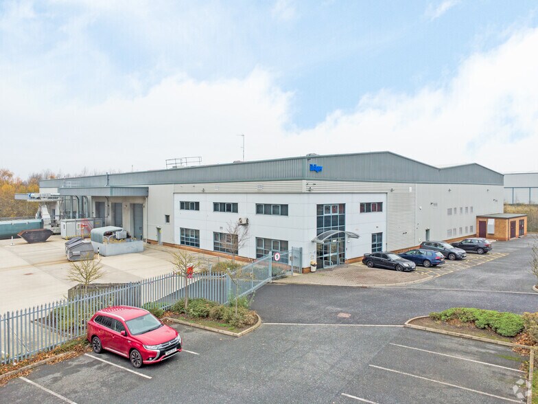 12A Follingsby Close, Gateshead for lease - Primary Photo - Image 1 of 26