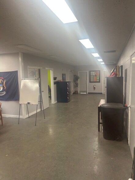 209 W Monroe Ave, Jackson, MI for lease - Interior Photo - Image 2 of 4