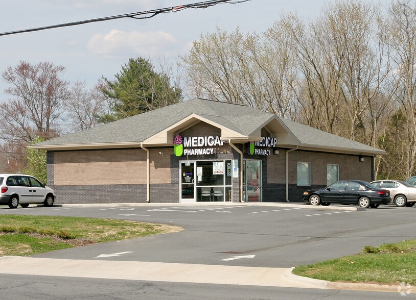 3719 Reynolda Rd, Winston-Salem, NC for sale - Primary Photo - Image 1 of 1