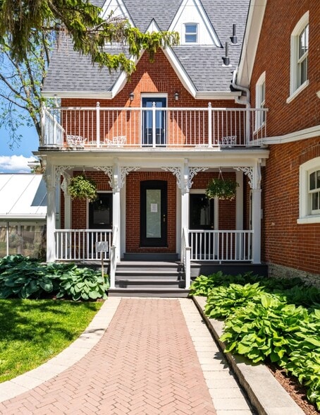 343E Picton Main St, Picton, ON à vendre - Photo du bâtiment - Image 2 de 4