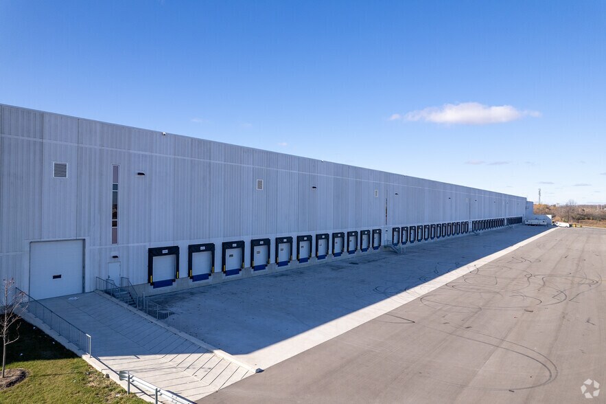 10 Newkirk Crt, Brampton, ON à louer - Photo du bâtiment - Image 2 de 3