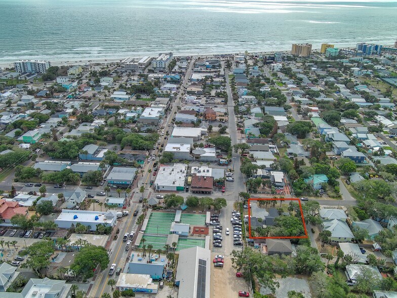 200 S Pine St, New Smyrna Beach, FL à vendre - Aérien - Image 2 de 7