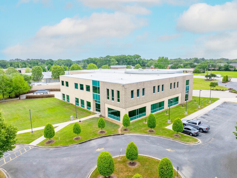 1906 Eraste Landry Rd, Lafayette, LA à vendre - Photo du bâtiment - Image 3 de 17