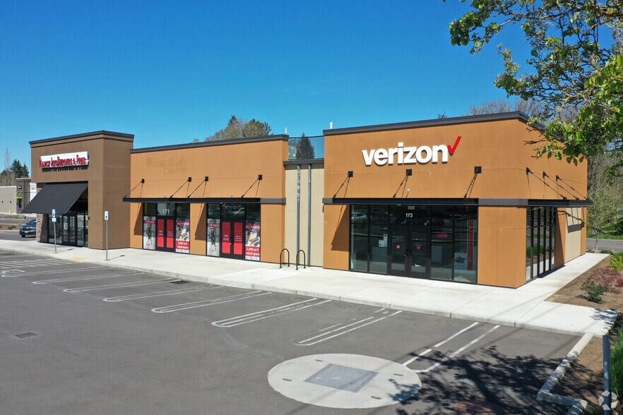 105 N Arney Rd, Woodburn, OR à vendre - Photo principale - Image 1 de 9