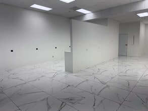 15301 Ventura Blvd, Sherman Oaks, CA for lease Interior Photo- Image 1 of 3